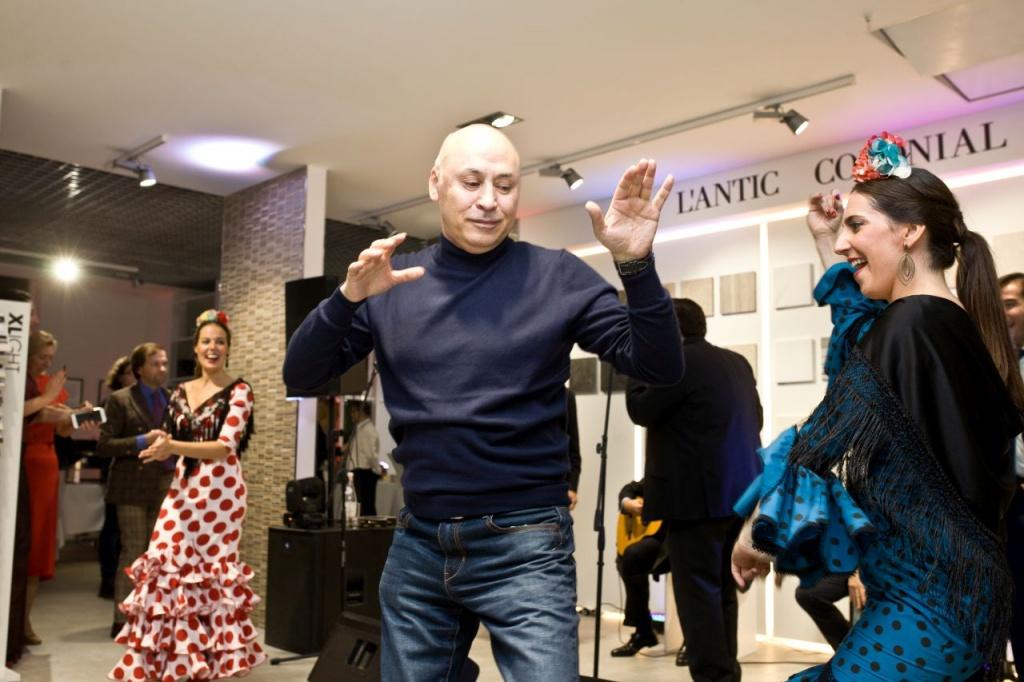 Испанский праздник на открытии флагманского салона ZODIAC в СПб. Учим гостей фламенко